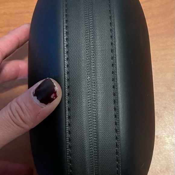 Selling beats headphone case - Picture 2 of 6